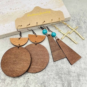 Set di orecchini stile western bohémien con perle turchesi e croci in metallo