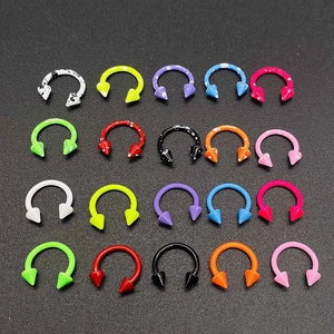 Set di 20 piercing a ferro di cavallo colorati con punte a cono per piercing corpo