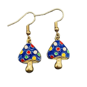 Boucles d'oreilles champignon en émail bleu avec pois colorés et crochets dorés