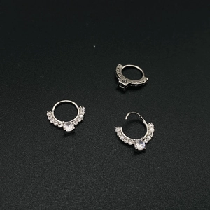 Set van drie zilveren roestvrijstalen septum clickers met glanzende zirkonia steentjes