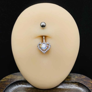 Piercing de nombril en acier inoxydable avec pendentif en forme de cœur et zircons AAA