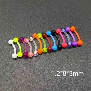 Détail des piercings courbés en acrylique UV coloré 1,2x8x3mm pour sourcils et lèvres