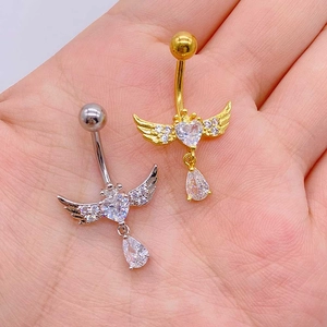 Piercing de nombril en acier avec ailes d'ange, cœur en zircone et pendentif en poire