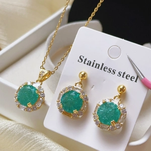 Vintage Leichter Luxus Kupferlegierung Smaragdgrün Rund Strass Anhänger Halskette Ohrstecker Schmuck Set Für Damen
