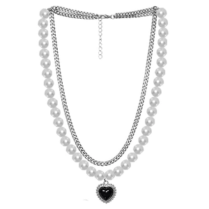 Collier double couche avec perles blanches, chaîne en argent et pendentif en cœur