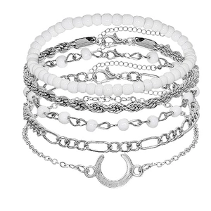 Lot de 6 bracelets argentés comprenant des perles blanches, des chaînes et un pendentif lune