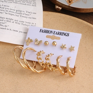 Detailansicht eines 6-teiligen Vintage-Gold-Ohrring-Sets mit Perlen und Geometrie-Designs