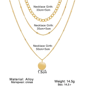 Collier multicouches doré en alliage avec grosse chaîne et pendentif rond poli brillant