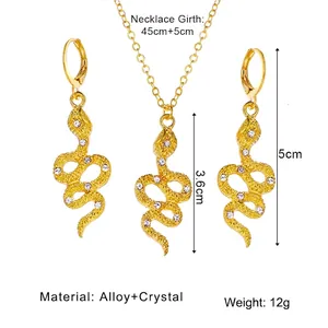 Détail d'ensemble bijoux serpent doré avec dimensions du collier et boucles d'oreilles