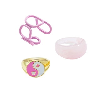 Dreiteiliges Ring-Set mit rosa Herz-Yin-Yang-Siegelring und mehrlagigen offenen Ringen