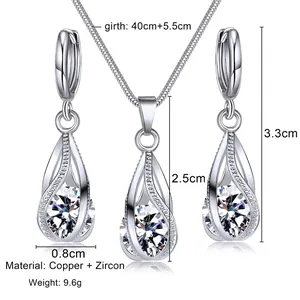 Parure de bijoux élégante en argent avec pendentifs en zircon et boucles d'oreilles