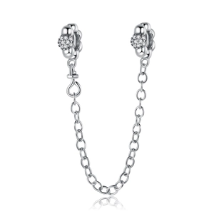 Vista dettagliata della catena di sicurezza a fiore in argento con pavé per braccialetti