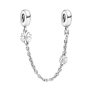 Dettaglio della catenina di sicurezza a margherita in argento con zircone brillante