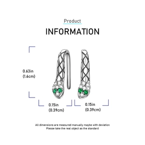 Gedetailleerde afmetingen van de 1,6 cm hoge zilverkleurige slangenoorknopjes voor dames