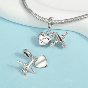 Silberner Flugzeug- und Herzanhänger mit Gravur miss you love you auf Schlangenkette