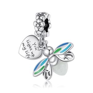 Silberner Glühwürmchen- und Herzanhänger mit You Light Up My Life Gravur für Armbänder