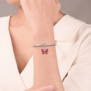 Bracciale a catena serpente in argento con ciondolo a farfalla rossa e zirconi lucidi