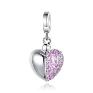 Detailansicht Herzanhänger mit rosa Zirkonia-Pavé und poliertem Silberfinish