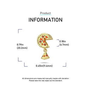 Vista dettagliata del ciondolo a pizza in ottone con smalto e guida alle dimensioni