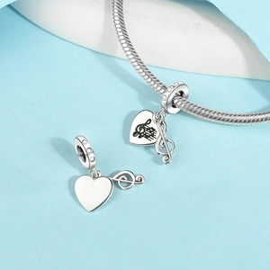 Charm de corazón musical en plata con clave de sol y notas para pulseras de joyas