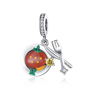 Charm dettagliato in argento S925 con motivi fragola e posate ornato con zirconi
