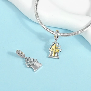 Anhänger Silber und Gold Kreuz mit funkelndem Zirkonia an einer Schlangenkette