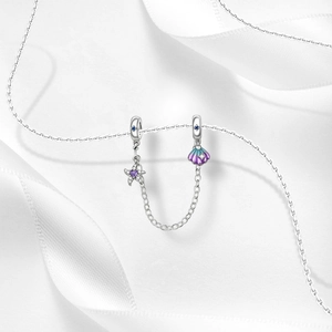 Detalle de abalorio plata océano con estrella de mar, concha de esmalte y cristales