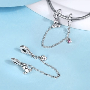 Detailansicht der S925 Silber Katzen-Sicherheitskette mit rosa Herz-Zirkon-Charm