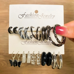 Set Orecchini in Lega Acrilico Künstliche Perle Moda Farfalla Geometrici Cerchi Bottone per Donna Gioielli Quotidiani Accessorio Regalo
