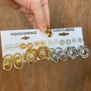 Ensemble de 6 boucles d'oreilles vintage avec anneaux dorés, perles et papillons