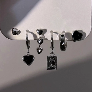 Set di 5 orecchini a cuore in argento con ciondolo Love Notes e charms a cuore neri