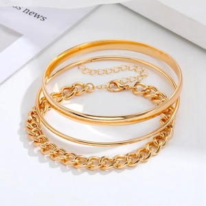 Ensemble chic de 4 bracelets dorés avec maille cubaine, serpent et gourmette tressée