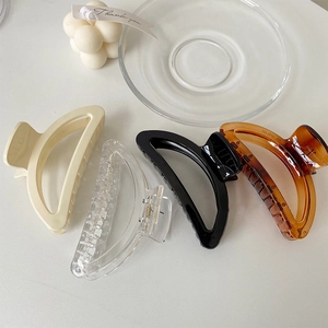 Vintage Hollow Fan Shaped Alloy Hair Claw Clip For Women Fashion Minimalist Large Geometric Non Slip Hair Grip Accessories