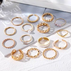 14-teiliges Vintage Goldring-Set mit Perlen, Strasssteinen und Schmetterlingsmotiven