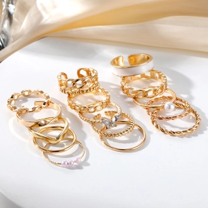 Vintage 15-teiliges Goldring-Set mit Perlen, Kristallschmetterling und Kettendesigns