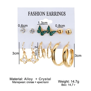 Detaillierte Größenangaben für das 6-teilige goldene Ohrring-Set mit Perlen und Kristallen