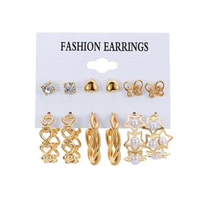 6-teiliges Set goldener Ohrringe mit Schmetterling, Herz, Stern und Perlen-Details