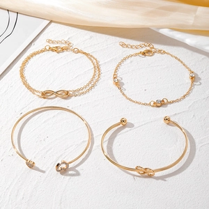 Set de 4 pulseras doradas para mujer con diseños de corazón, símbolo infinito y nudos