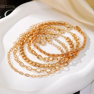 Fünfteiliges goldenes Boho-Kettenarmband-Set mit Karabinerverschluss und Verlängerung