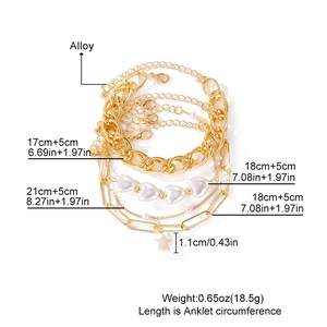 Set di bracciali multistrato dorati con perla a cuore barocca e catena cubana