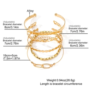 Lot de 6 bracelets martelés dorés avec motifs de cœur et ouverture en C ajustable