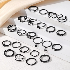 Set di 20 anelli neri con farfalle e perle in stile gotico e design minimalista
