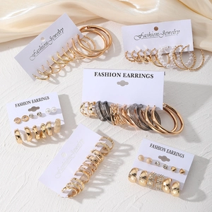Set di 6 paia di orecchini vintage dorati con perle e strass in stile geometrico