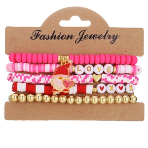 Set di 5 braccialetti in argilla polimerica rosa con ciondolo gnomo e perline LOVE