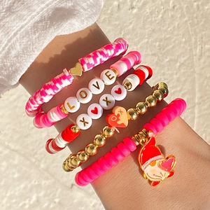 Set bracciali a strati rosa con perline LOVE e ciondolo gnomo per San Valentino