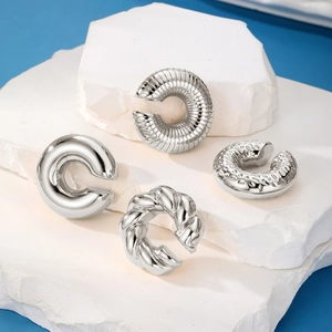 Σετ 4 ασημένια σκουλαρίκια ear cuffs με λεία, ραβδωτά και σφυρήλατα μεταλλικά σχέδια