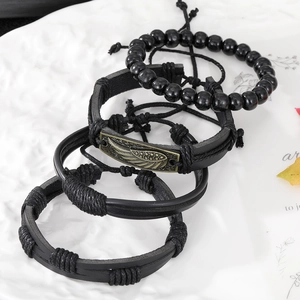 Set di bracciali vintage in pelle nera con piuma e corde intrecciate per uomo