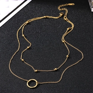 Elegante collana a doppio strato in acciaio inossidabile placcato oro con pendente tondo