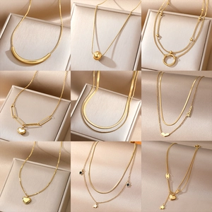 Collana a Doppio Strato in Acciaio Inossidabile Placcato Oro per Donna Pendente a Farfalla Cuore Stella Girocollo con Strass Gioielli