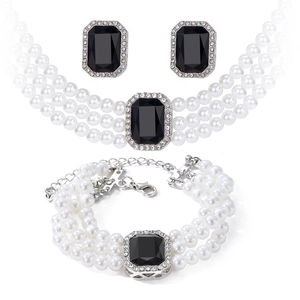 Dreireihiges Perlen-Schmuckset mit rechteckigem schwarzem Edelstein und Strassbesatz